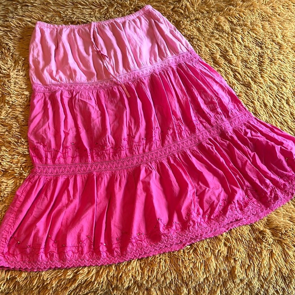Brooks Pink Maxi A-Line Skirt with Tiered High-Low Design